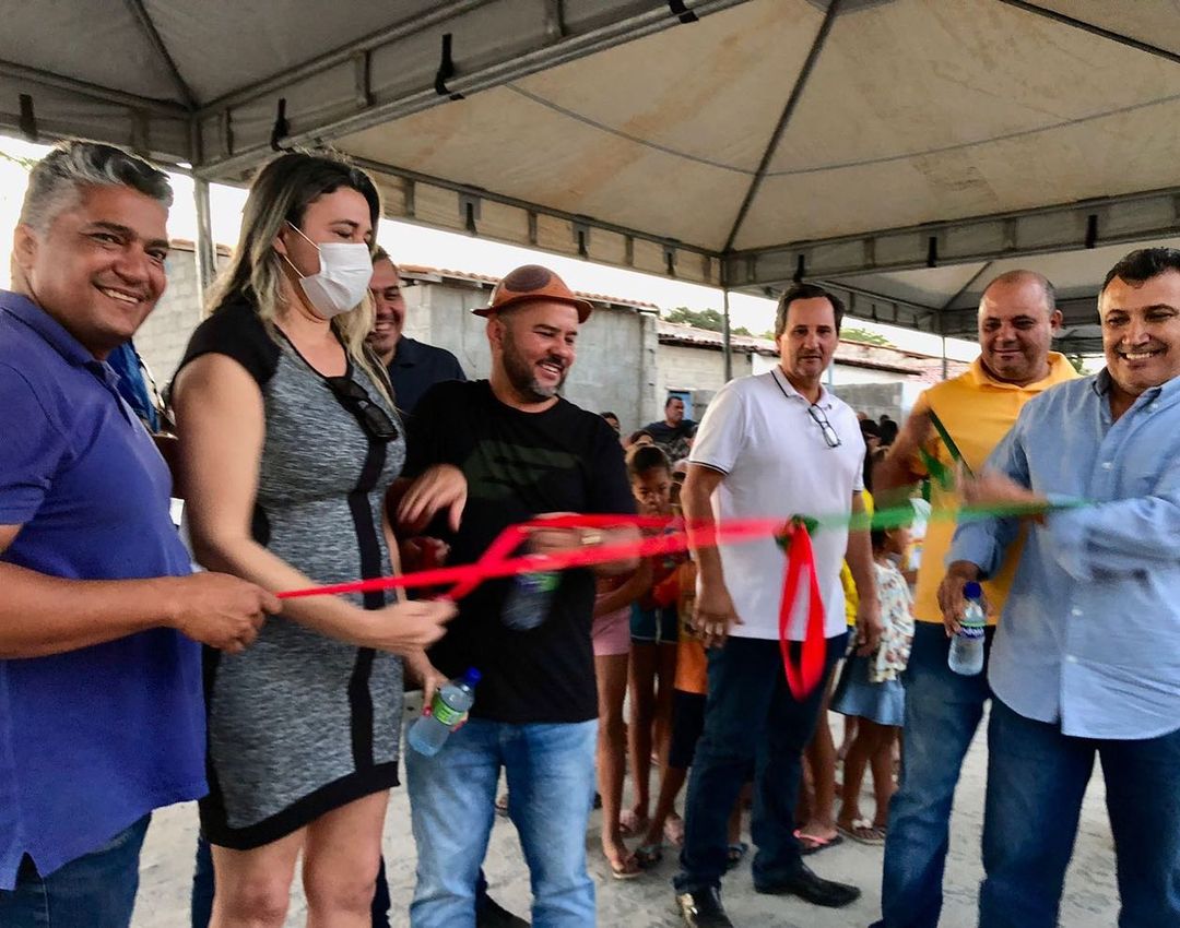 Seguindo programação de aniversário Prefeitura inaugura ruas na Área